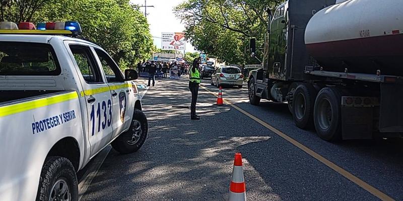 Brigadas de Provial atienden colisión vehicular en Teculután, Zacapa; se reporta una víctima mortal