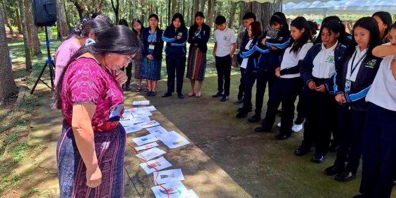 Valor simbólico de la indumentaria maya