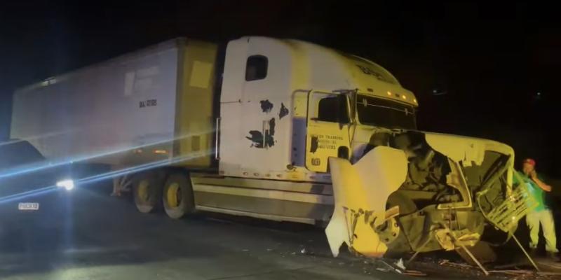 Provial regula el tránsito tras colisión de dos tráiler en ruta al Atlántico