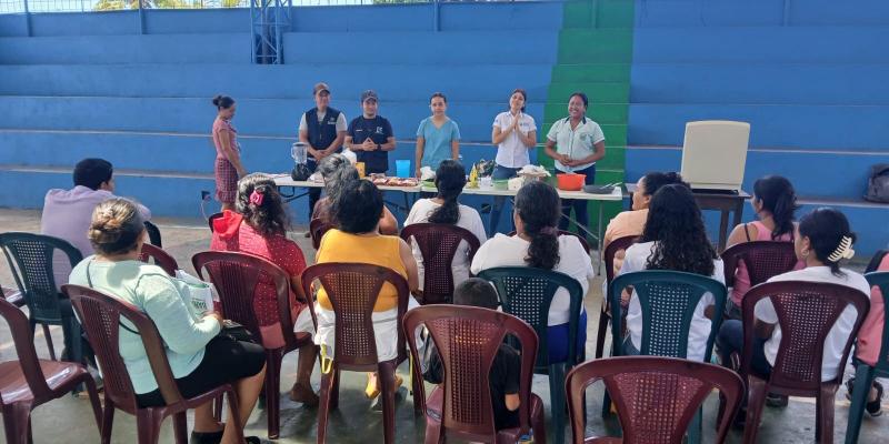 Madres de Zapotitlán aprenden a preparar alimentos nutritivos para sus hijos