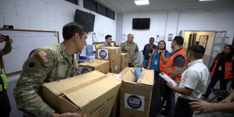 Importante colaboración de medicamentos por parte de la Embajada de Estados Unidos al COE