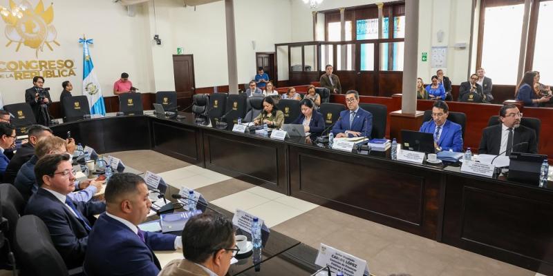 Ministerio de Finanzas presenta Presupuesto 2026 a la Comisión de Finanzas del Congreso