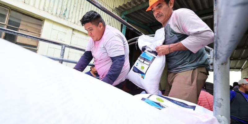 Entrega de semillas benefician a productores afectados por sequía
