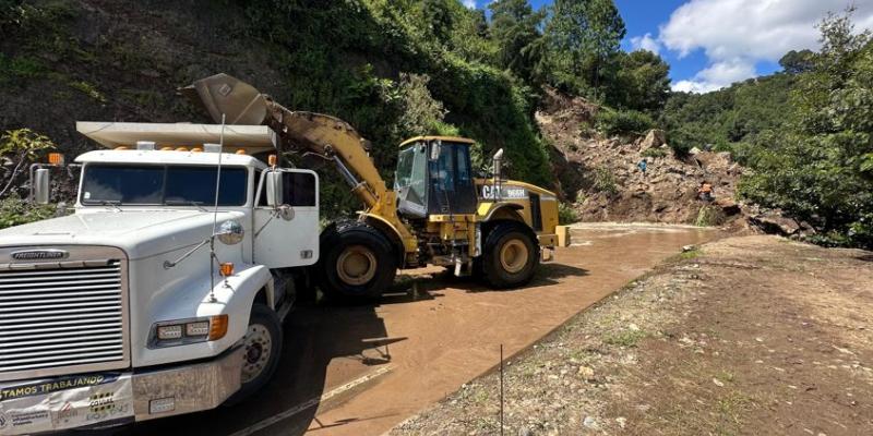 Covial atiende emergencia por derrumbe en Tecpán–Chiché