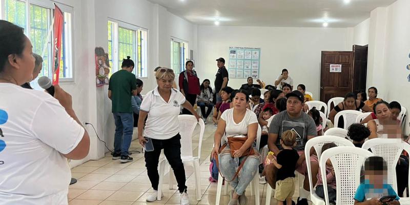 Este martes 16 de septiembre fue inaugurado el Club de Nutrición en el municipio de Zacapa, una iniciativa organizada por el Centro de Salud local y en la cual el Ministerio de Agricultura, Ganadería y Alimentación (MAGA) participa junto a otras instituciones del Gobierno y autoridades municipales. El club tiene como propósito fortalecer los conocimientos en alimentación y nutrición de las familias, promoviendo el consumo de alimentos locales y prácticas saludables para contribuir a la recuperación de niños