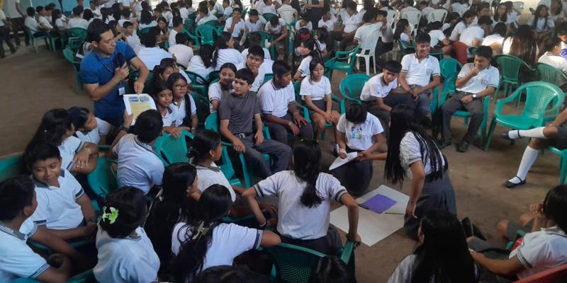 Estudiantes aprenden “Los colores de la salud” para mejorar su alimentación