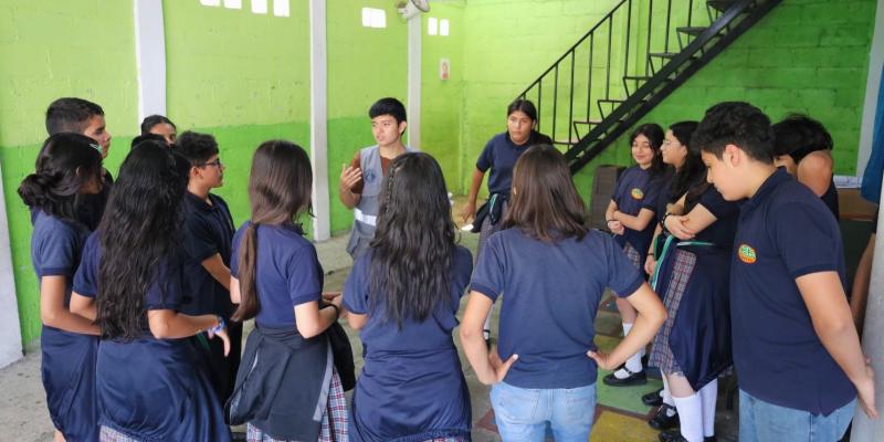 Estudiantes de Villa Nueva aprenden acerca de bienestar animal