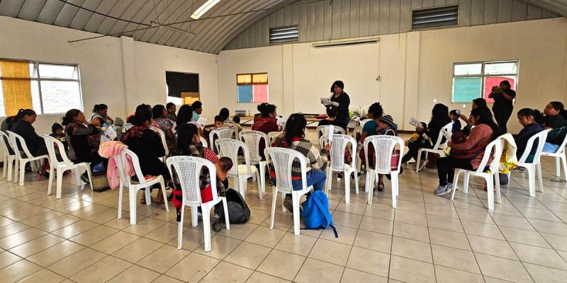 Familias de San Pedro Sacatepéquez aprenden a preparar comidas nutritivas 