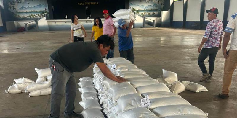 Familias de San Rafael las Flores reciben raciones alimentarias 