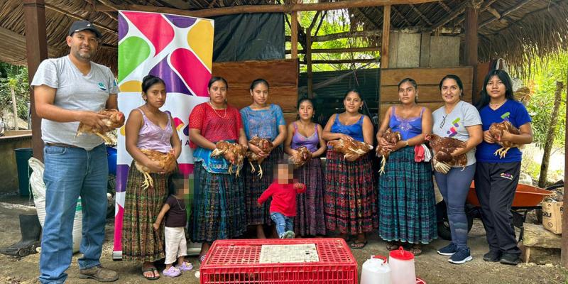 Impulsan seguridad alimentaria con entrega de insumos avícolas