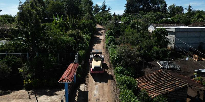 Convoyes del Fondo Social de Solidaridad mejoran caminos rurales en Jalapa y Quiché