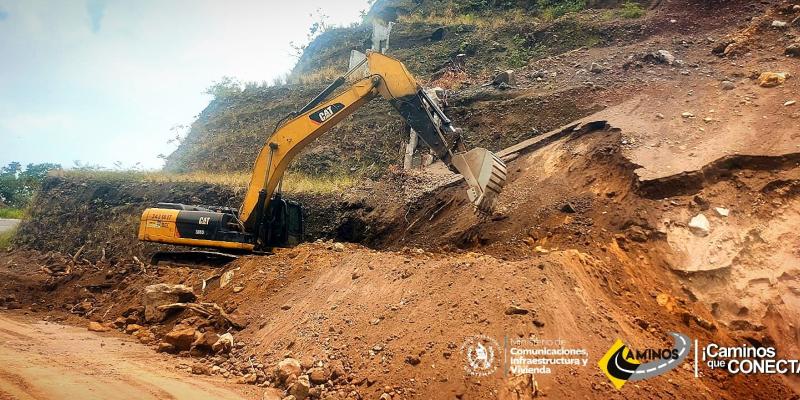 Emergencia vial: se realizan tareas de limpieza por derrumbe en Escuintla