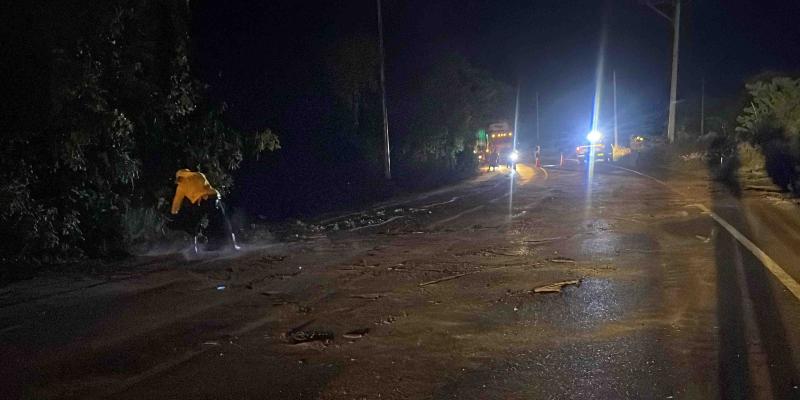 Ruta queda expedita tras intervención de Provial en emergencia vial en Gualán, Zacapa