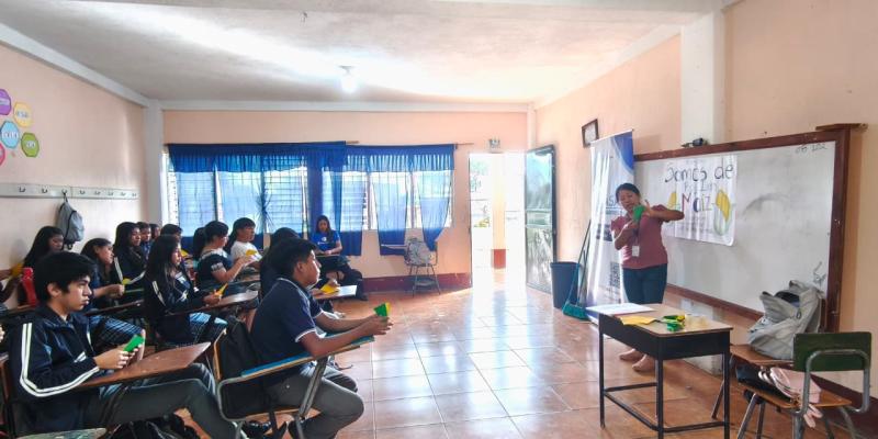 Jóvenes de Santo Domingo Xenacoj