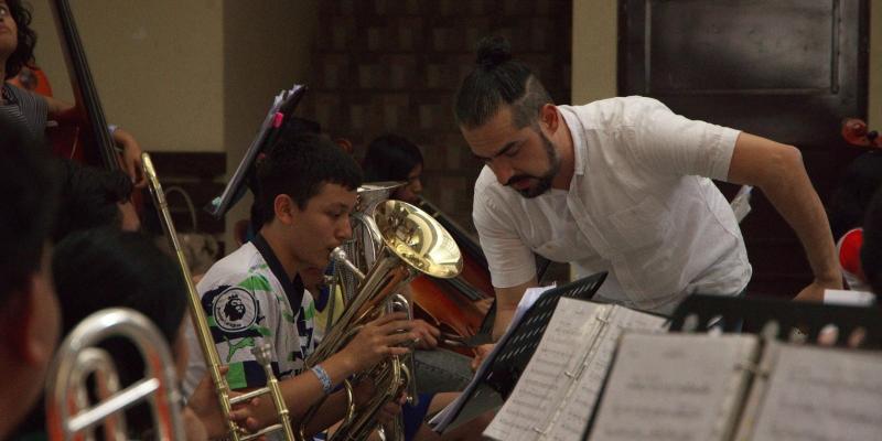 Escuelas y Conservatorios