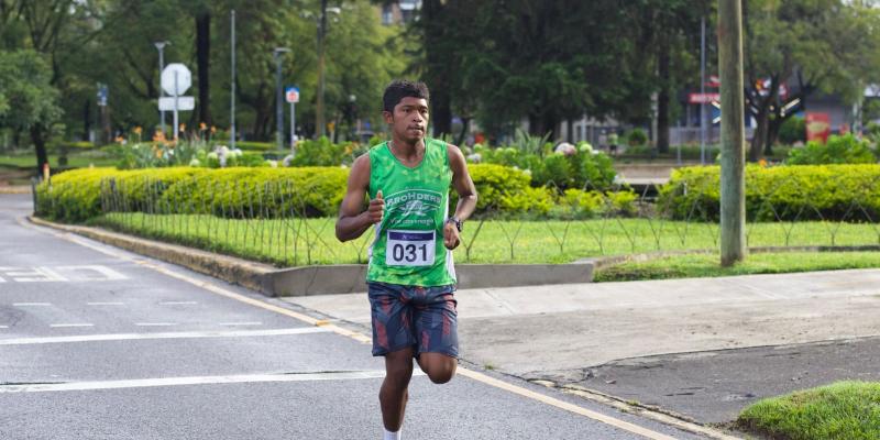 Daniel Aguilar, el más rápido de la Carrera Independencia 2025
