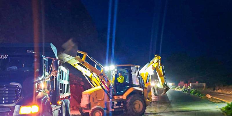 Covial trabaja de noche para restablecer el paso en la CA-9 Norte