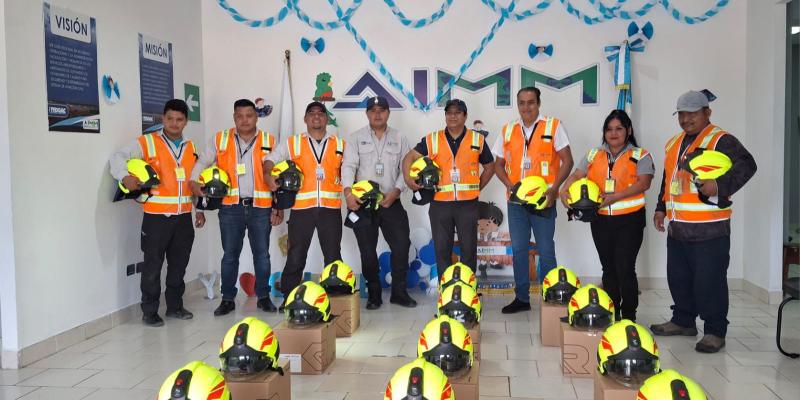 Seguridad que brilla: nuevos cascos con linterna refuerzan la respuesta a emergencias nocturnas en el AIMM