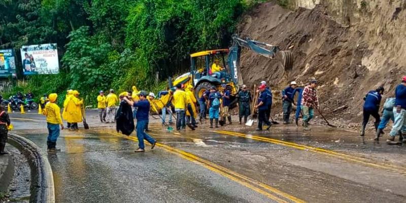 Covial atiende emergencia por derrumbe en la Avenida Hincapié