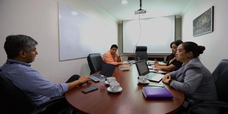 Esta iniciativa tiene como propósito principal garantizar que el personal cuente con las competencias necesarias para responder a los desafíos del sector