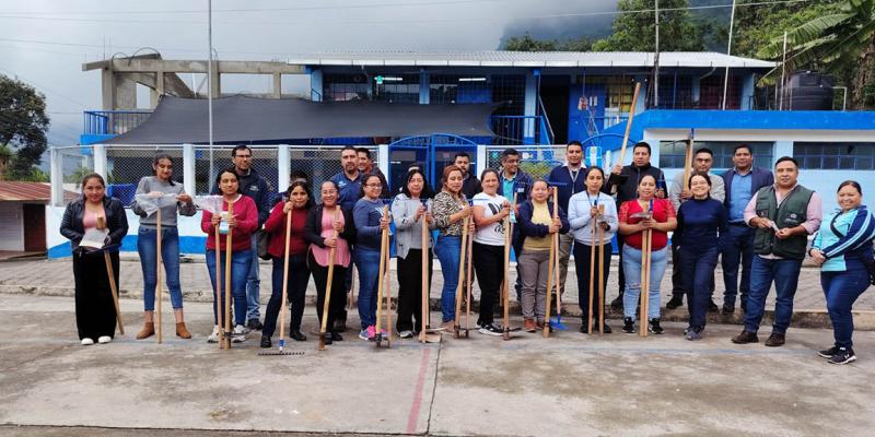 Docentes aprenden de agricultura y alimentación saludable