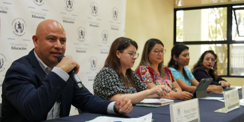 Expertos de SEGEPLAN, el Minfin y funcionarios y técnicos del Mineduc participaron en el conversatorio.