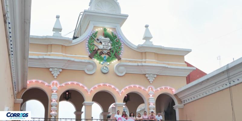 El Arco de Correos se Ilumina de Rosa por la Vida y la Conciencia