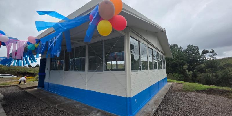 UCEE entrega módulos en Nahualá: más espacio y comodidad para estudiar