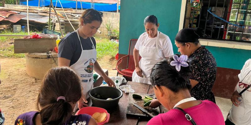Mujeres rurales de Izabal aprenden a transformar alimentos