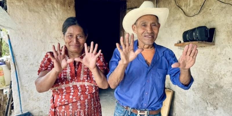 La vivienda hoy cuenta con un piso de cemento que reemplaza años de polvo, lodo y enfermedad.