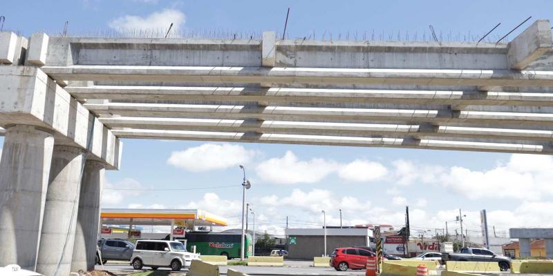 Cierre temporal en la calzada Roosevelt por colocación de vigas 