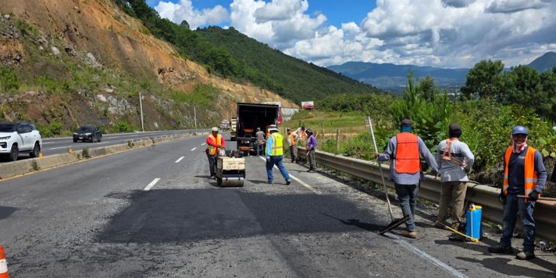Caminos realiza trabajos de bacheo en el Libramiento de Chimaltenango 