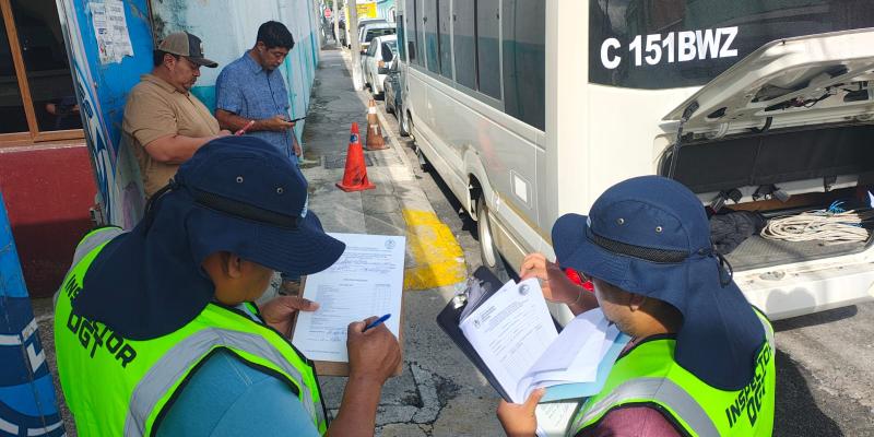 DGT inspecciona nuevas unidades de transporte turístico para garantizar un servicio seguro y de calidad