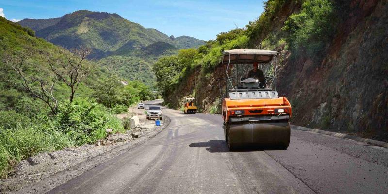 Asfalto y esperanza: así cambia la vida de los vecinos en Chuarrancho 