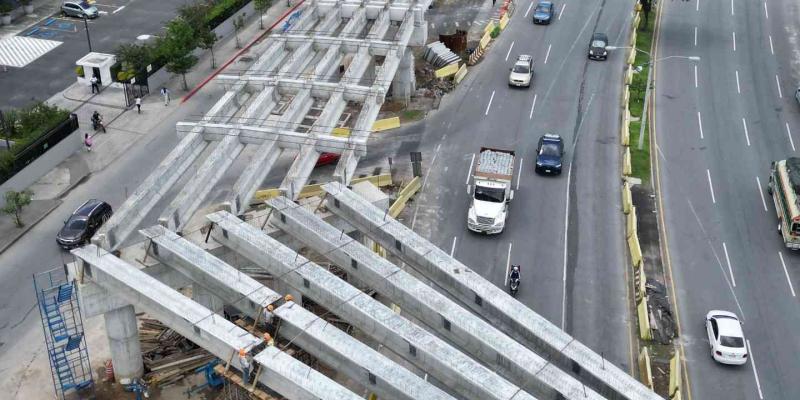 Paso a desnivel de la Roosevelt toma forma con nuevas vigas instaladas 