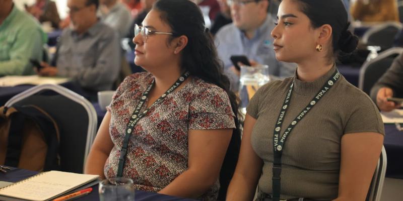 Personal refuerza conocimientos de controles cuarentenarios para prevenir ingreso de plagas