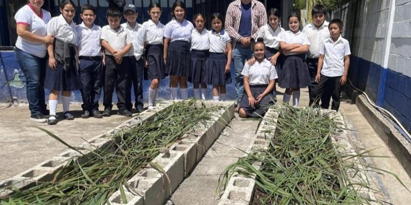 Estudiantes de Chiquimula aprenden de horticultura en huerto didáctico