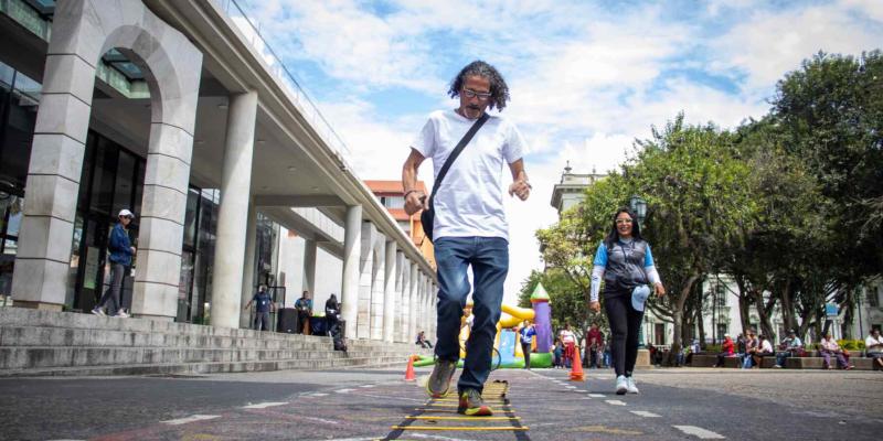 Niños y niñas disfrutan jornada recreativa en la Plaza de la Constitución