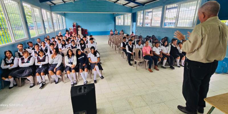 taller “Conociendo Nuestra Cultura” Poptún