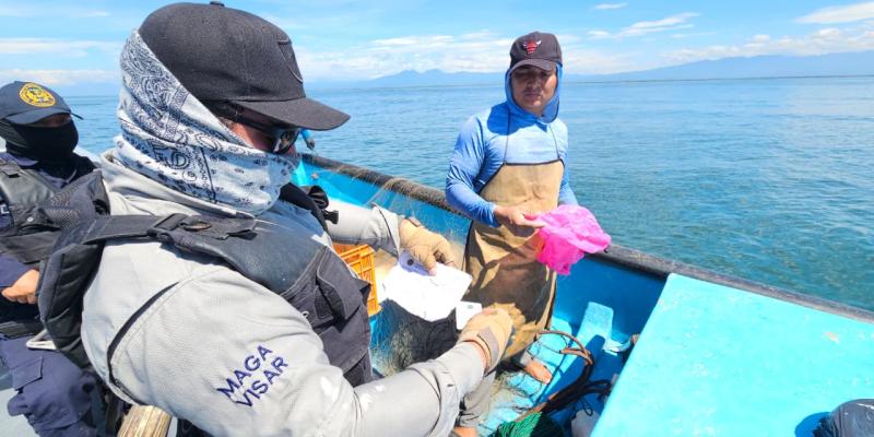 Refuerzan patrullajes acuáticos para garantizar la pesca responsable en el litoral Pacífico
