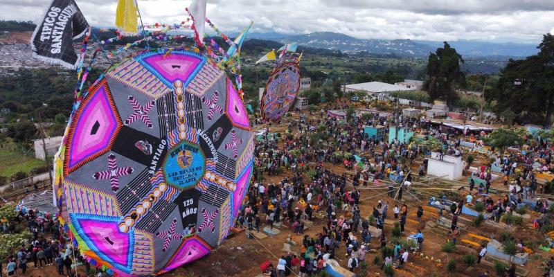 "Lunada" y "Emponchados" en Sacatepéquez