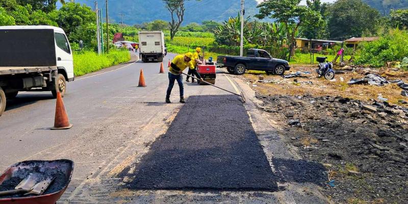 Avanza el bacheo en la Autopista Palín–Escuintla para mejorar la conectividad 