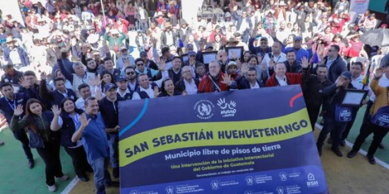 Mano a Mano declara dos nuevos municipios libres de pisos de tierra en Huehuetenango