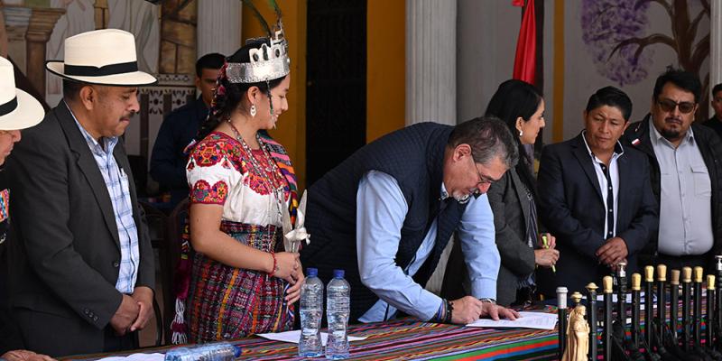 Gobierno de Guatemala y autoridades de San Cristóbal Totonicapán firman agenda de trabajo conjunto para el desarrollo del municipio
