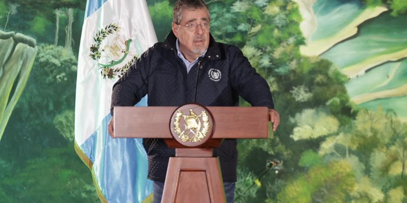 Presidente Bernardo Arévalo brinda conferencia en Alta Verapaz
