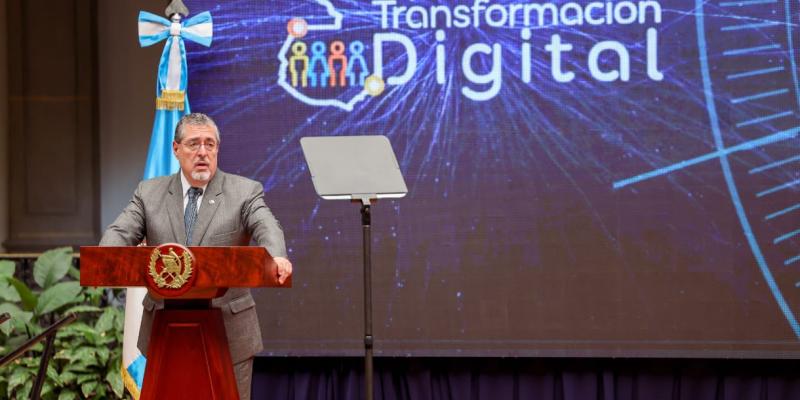 Durante el evento, se presentaron las 42 iniciativas digitales que conforman el plan, organizadas en ejes de Gobierno Digital, Economía Digital y Sociedad Digital, 