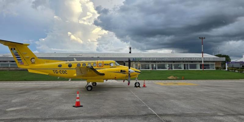 Durante la reunión se revisaron los procedimientos operativos necesarios para el desarrollo seguro y eficiente del vuelo, poniendo especial atención en la coordinación interdepartamental. 