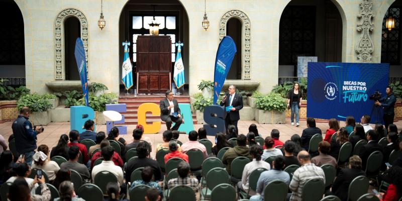 El diálogo se efectuó en el Patio de la Vida, del Palacio Nacional de la Cultura. 