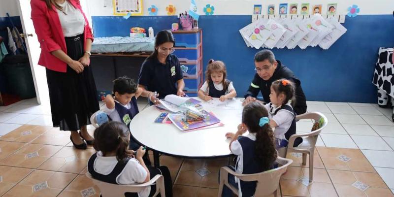 Lo que antes era un centro de preprimaria común, ahora brilla con nuevos colores, seguridad y comodidades para los más pequeños.
