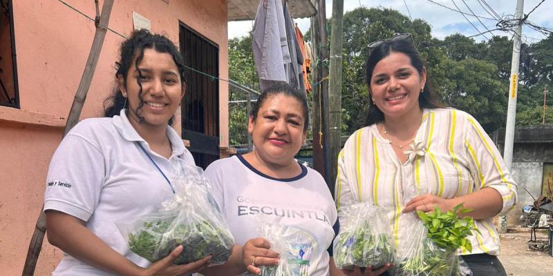 Entrega de pilones fortalece agricultura familiar de 500 mujeres en Escuintla 